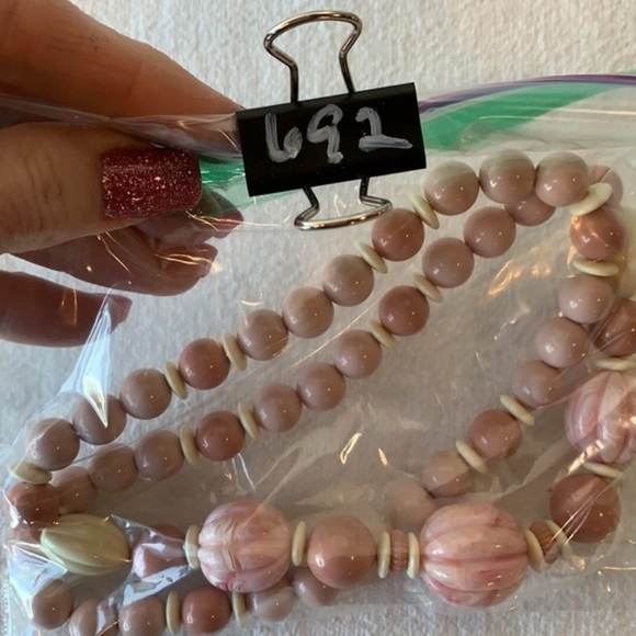 Avon swirl acrylic graduated beads twist hidden closure clasp vintage - Picture 7 of 7